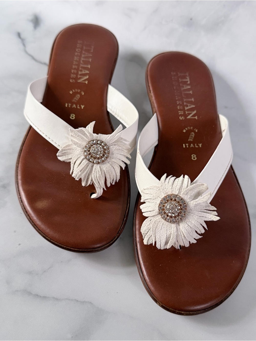 Italian Shoemakers White Flower Rhinestone Thong Sandals Made in Italy 8 women